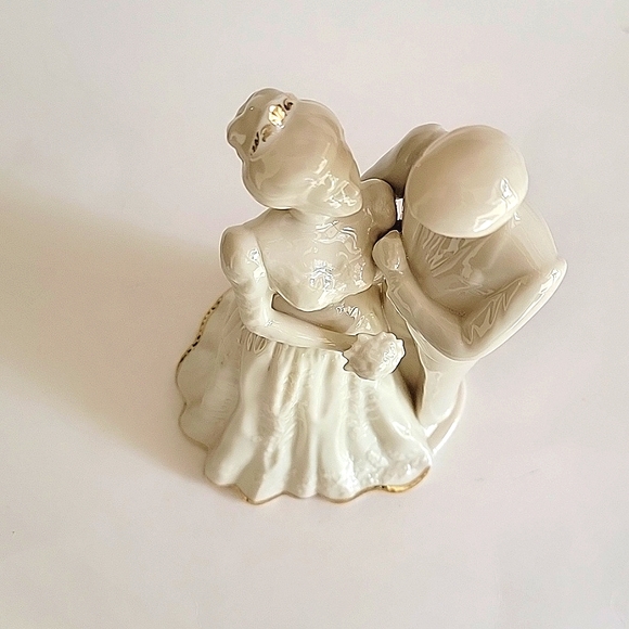 LENOX WEDDING PROMISE PORCELAIN BRIDE & GROOM CAKE TOPPER/FIGURINE VICTORIAN - Picture 7 of 9